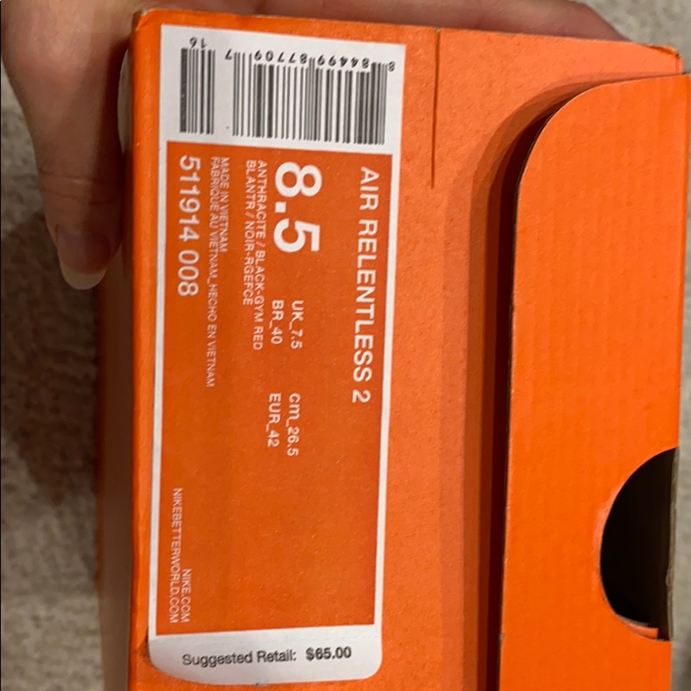 Men’s Nike sneakers in 8.5. Brand new in box!